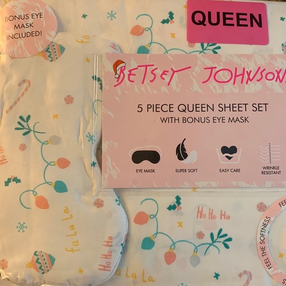 Betsey Johnson Pastel Christmas Sheet Set + Eye Mask Pink Candy Cane NEW Queen - Picture 1 of 3